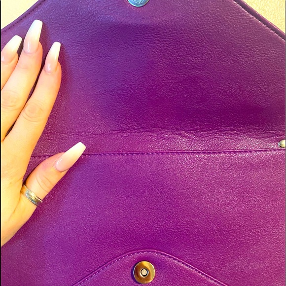 Purple envelope purse with silver chain strap - Picture 6 of 6